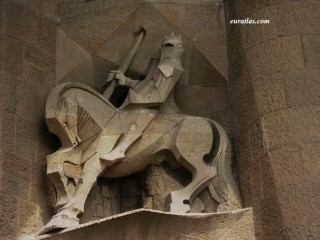 Barcelone, un chevalier de la Sagrada Familia Barcelone, un chevalier de la Sagrada Familia