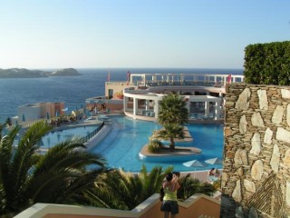 La grande piscine de l' hôtel La grande piscine de l' hôtel